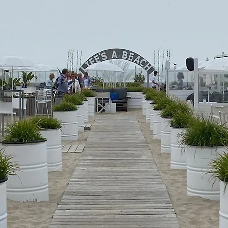 At Sea - Zeedijk